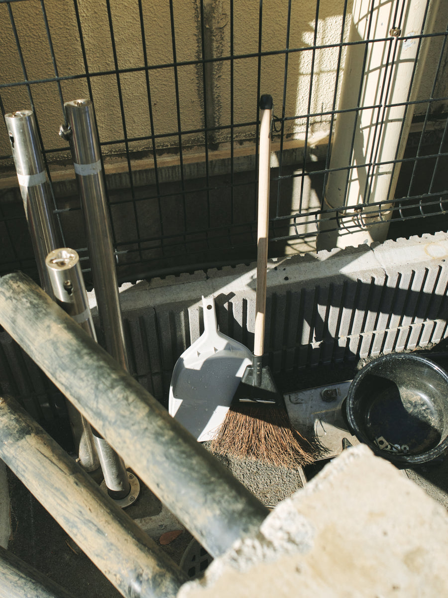 儀式の道具（箒とちりとり）