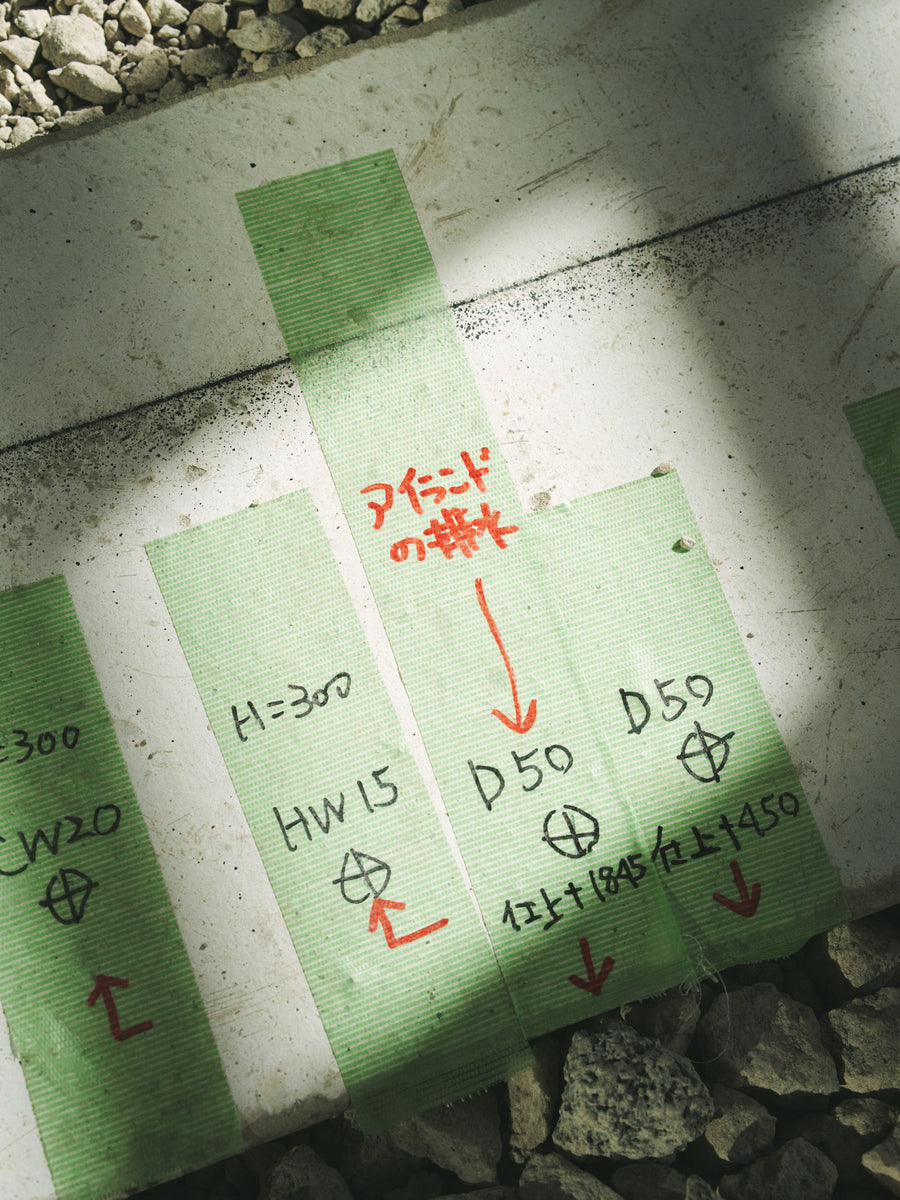 地上の標識（養生テープ）